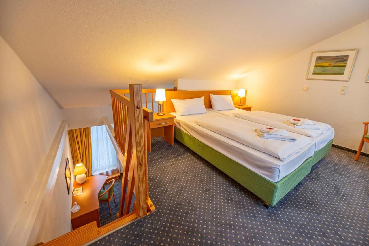 Hotel Rostock West Im "Kritzmow Park" Exterior photo