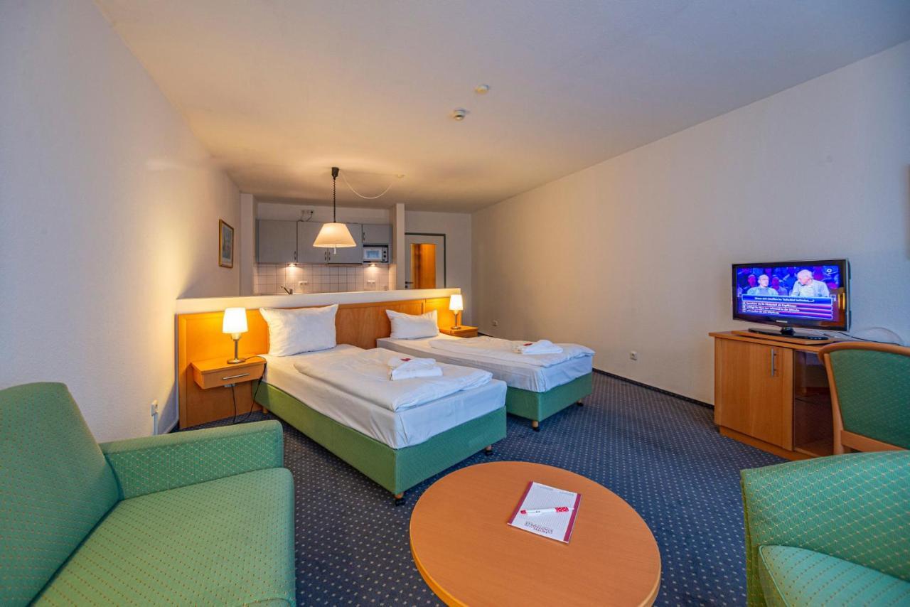 Hotel Rostock West Im "Kritzmow Park" Exterior photo
